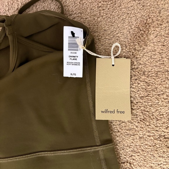 Aritzia Wilfred Free Divinity Kick Flare Jumpsuit in Bough Green Size XL New - Picture 2 of 9